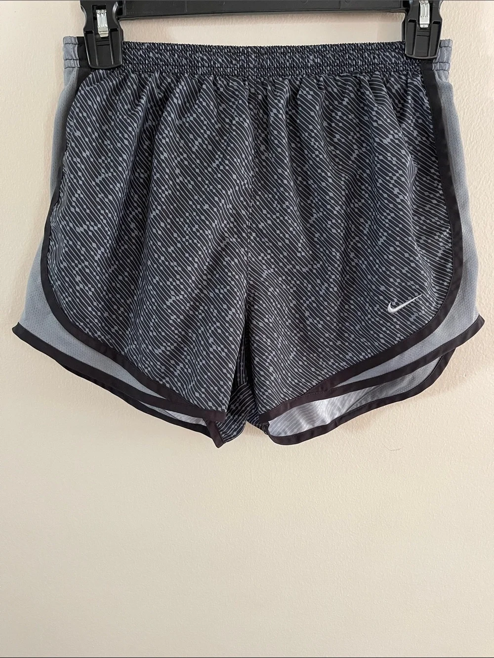 Nike Women’s Black & Gray Patterned Running Shorts 3” Inseam small